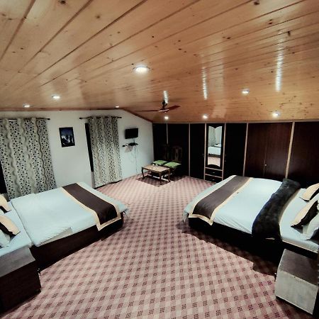 Sheesha Residency Hotell Srīnagar Exteriör bild