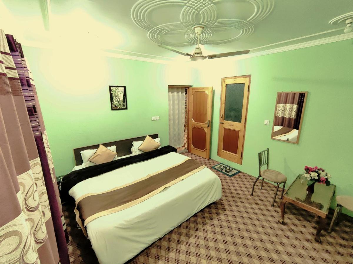 Sheesha Residency Hotell Srīnagar Exteriör bild