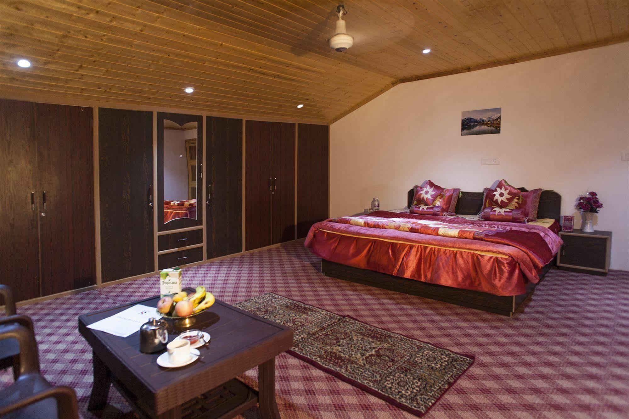 Sheesha Residency Hotell Srīnagar Exteriör bild